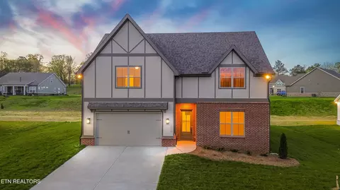 360 Poppy Pl, Lenoir City, TN 37772