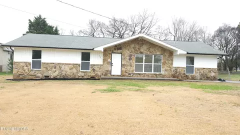 735 Cedar Cir, Lenoir City, TN 37772