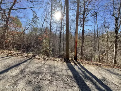 3848 Dollys Dr, Sevierville, TN 37876