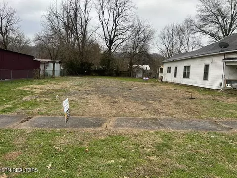 407 Exeter Ave, Middlesboro, KY 40965 photo 1