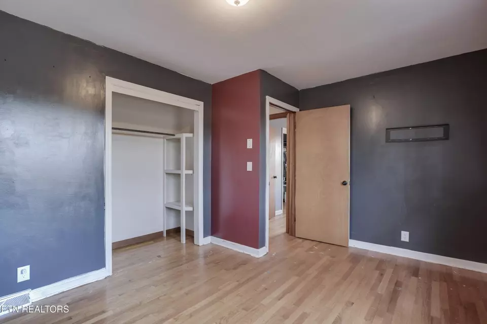 Bedroom - 614 Henry Ln, Greenback, TN 37742 photo 7 of 9