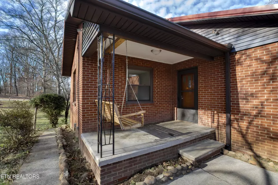 Exterior - 614 Henry Ln, Greenback, TN 37742 photo 5 of 10