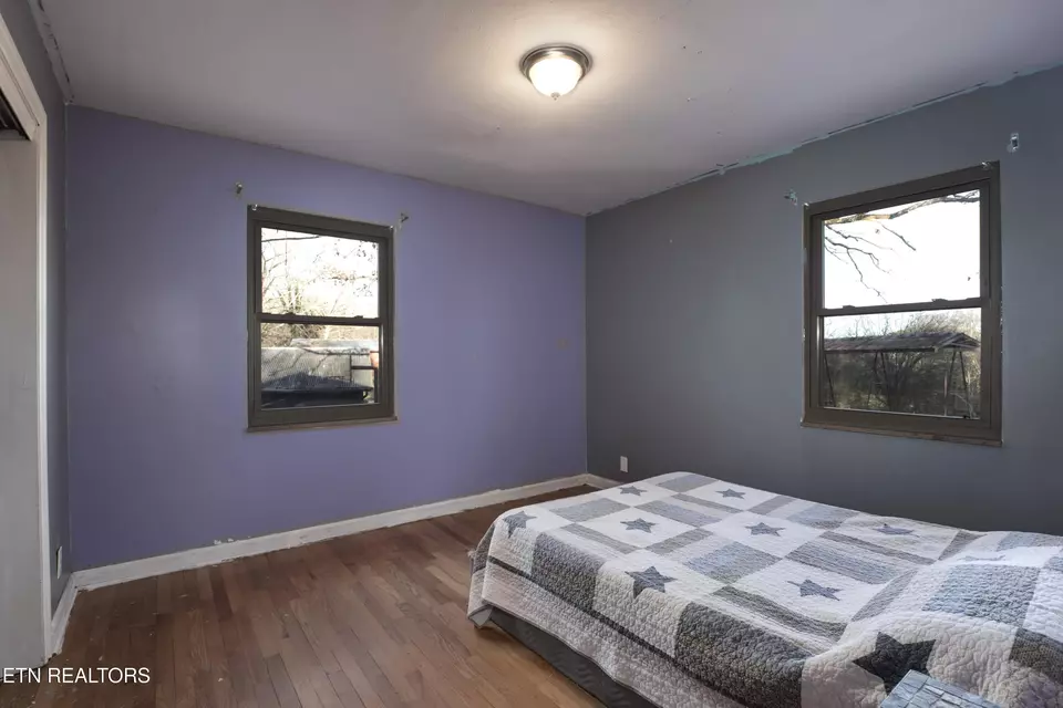 Bedroom - 614 Henry Ln, Greenback, TN 37742 photo 4 of 9