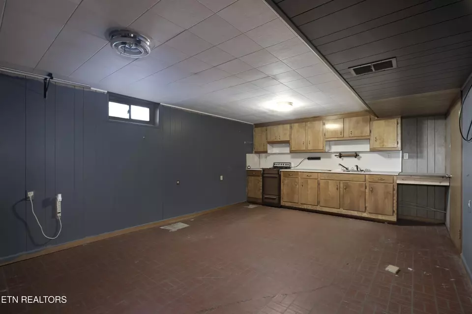Kitchen - 614 Henry Ln, Greenback, TN 37742 photo 5 of 5