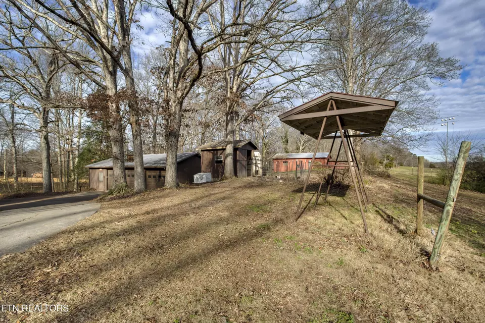 Exterior - 614 Henry Ln, Greenback, TN 37742 photo 7 of 10