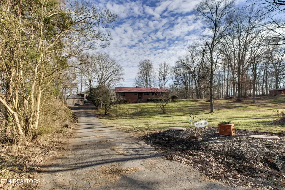 Exterior - 614 Henry Ln, Greenback, TN 37742 photo 2 of 10