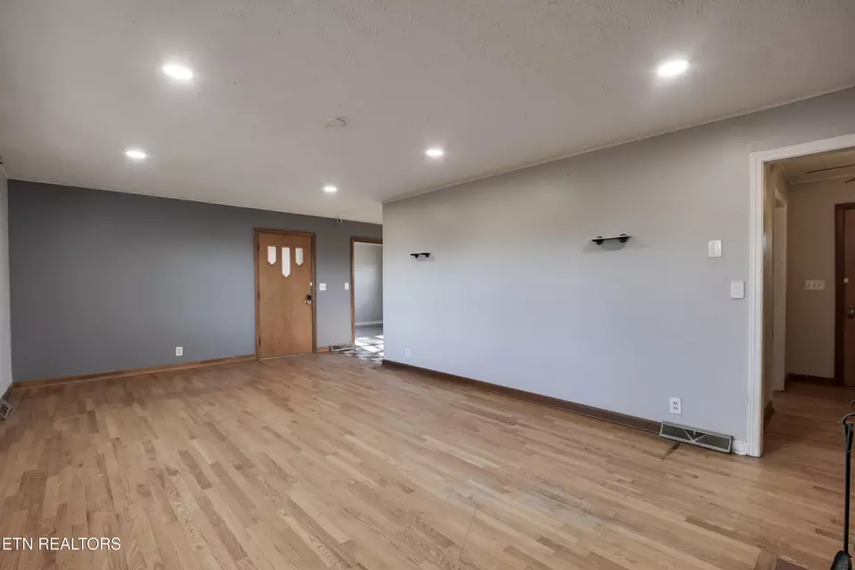 Living - 614 Henry Ln, Greenback, TN 37742 photo 4 of 4