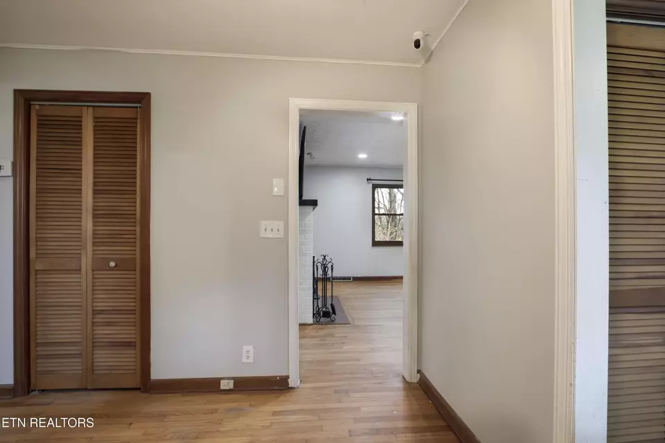 Entry Way - 614 Henry Ln, Greenback, TN 37742 photo 1 of 7