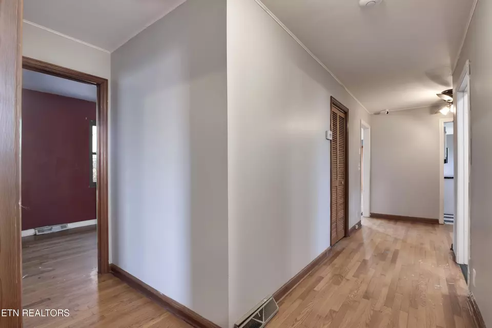 Entry Way - 614 Henry Ln, Greenback, TN 37742 photo 5 of 7