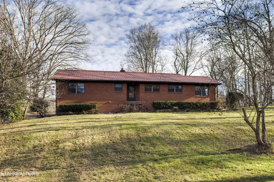 Exterior - 614 Henry Ln, Greenback, TN 37742 photo 1 of 10