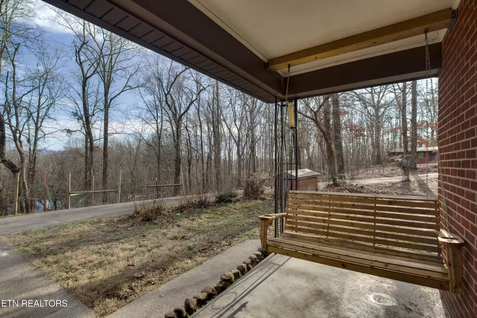Exterior - 614 Henry Ln, Greenback, TN 37742 photo 4 of 10