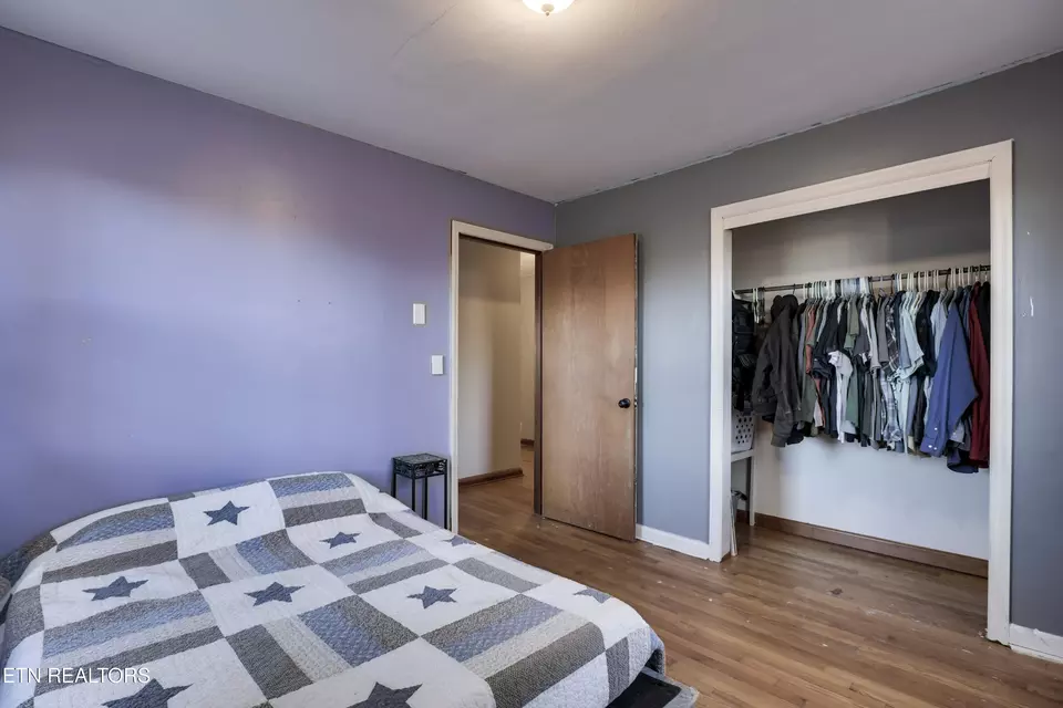 Bedroom - 614 Henry Ln, Greenback, TN 37742 photo 5 of 9