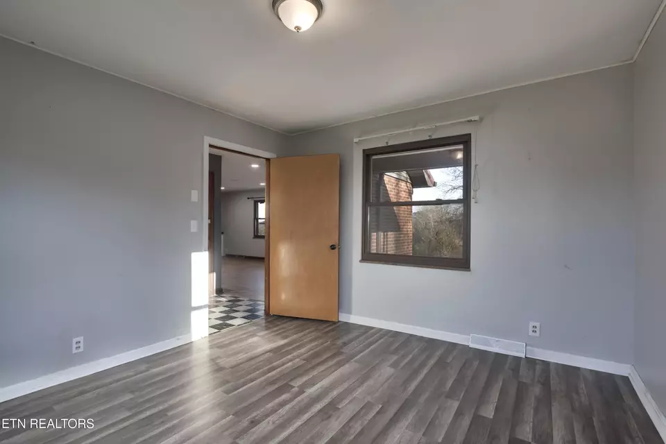 Bedroom - 614 Henry Ln, Greenback, TN 37742 photo 1 of 9