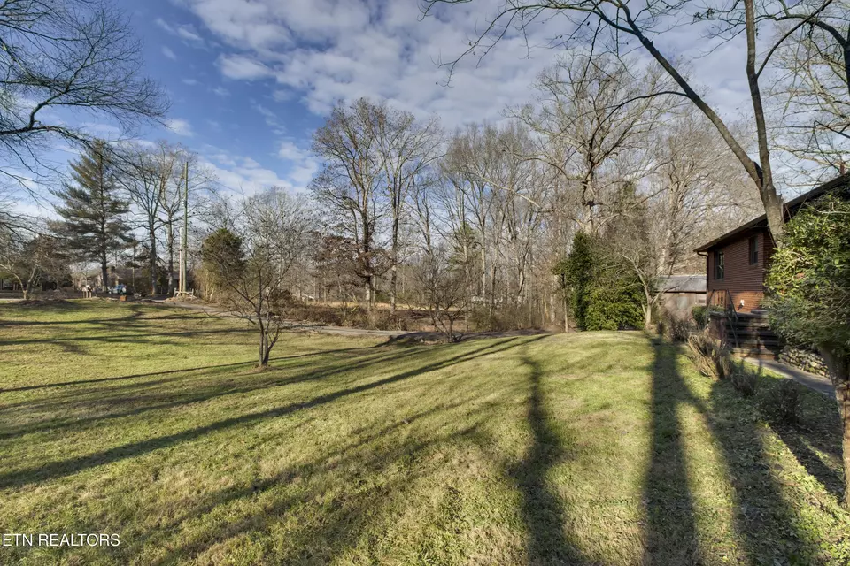 Exterior - 614 Henry Ln, Greenback, TN 37742 photo 3 of 10