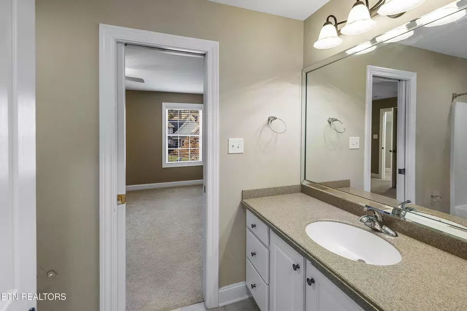 Bath - 12738 Edgebrook Way, Knoxville, TN 37922 photo 4 of 4