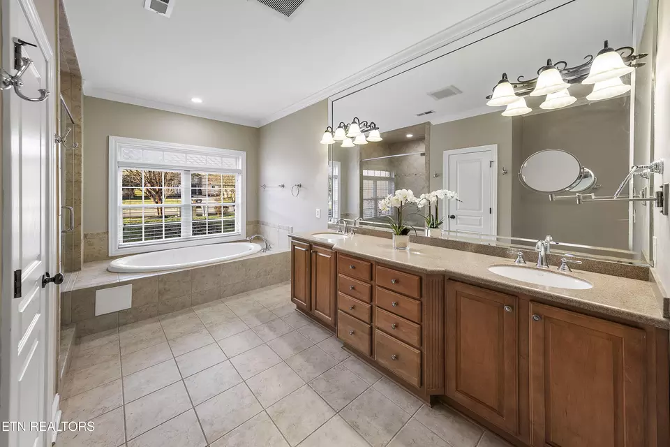 Bath - 12738 Edgebrook Way, Knoxville, TN 37922 photo 1 of 4