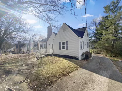 5505 Lake Shore Dr, Knoxville, TN 37920