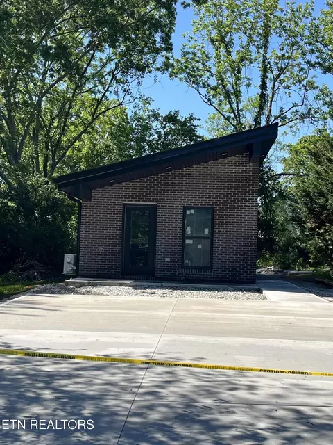 102 Elmo Dr, Crossville, TN 38555