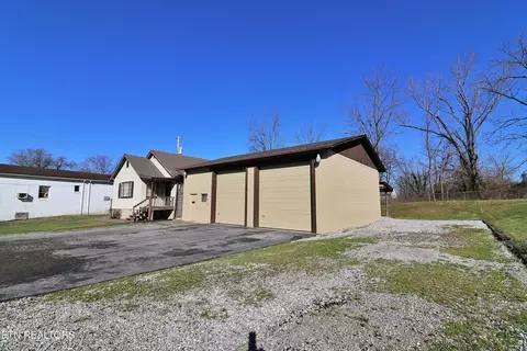 Exterior - 201 Davis Ln, Oneida, TN 37841 photo 1 of 7