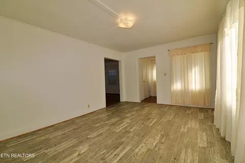 Living - 201 Davis Ln, Oneida, TN 37841 photo 2 of 6