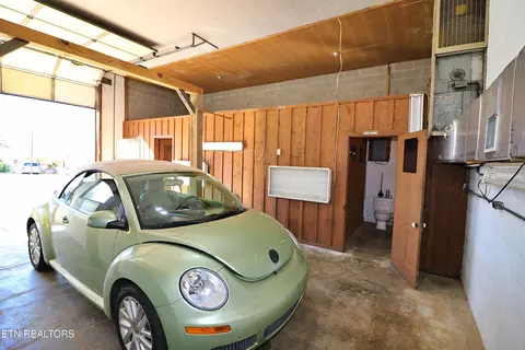 Bath - 201 Davis Ln, Oneida, TN 37841 photo 5 of 5