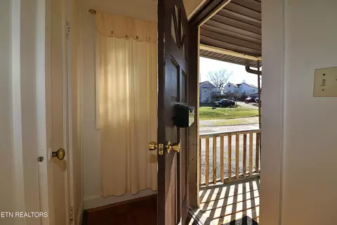 Entry Way - 201 Davis Ln, Oneida, TN 37841 photo 1 of 3