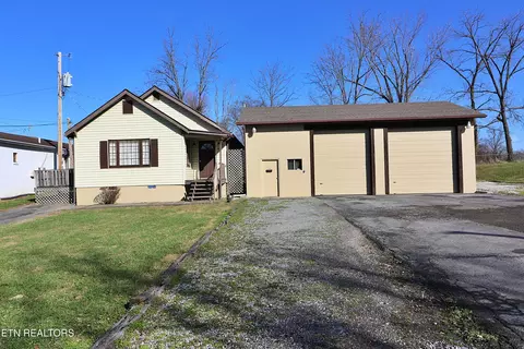 201 Davis Ln, Oneida, TN 37841