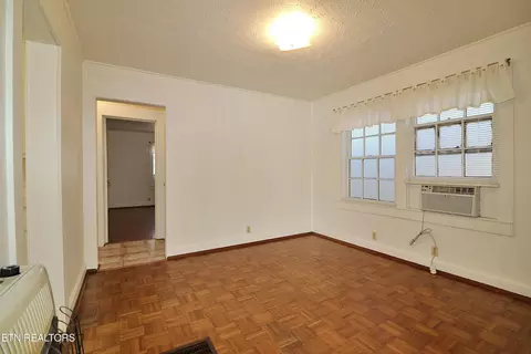 Living - 201 Davis Ln, Oneida, TN 37841 photo 5 of 6