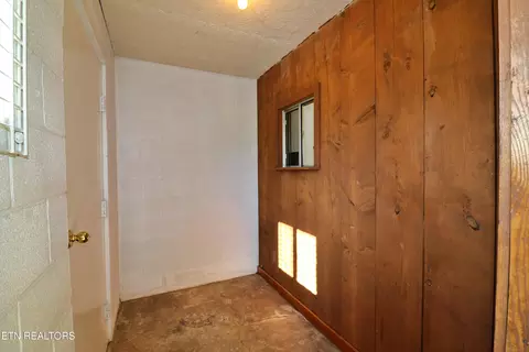 Entry Way - 201 Davis Ln, Oneida, TN 37841 photo 3 of 3