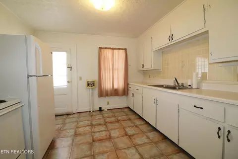 Kitchen - 201 Davis Ln, Oneida, TN 37841 photo 3 of 3