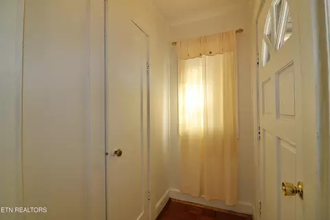 Entry Way - 201 Davis Ln, Oneida, TN 37841 photo 2 of 3
