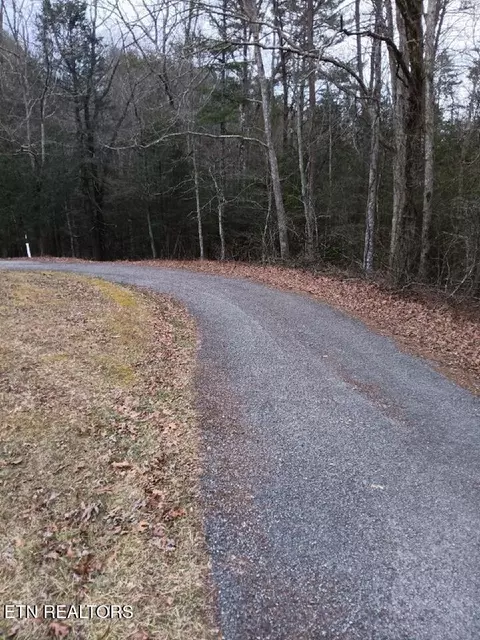 332 Roberts Ln, Tellico Plains, TN 37385
