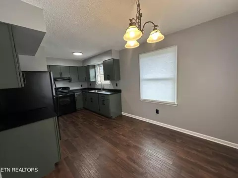 Dining - 298 Stapleton Rd, Ewing, VA 24248 photo 1 of 2