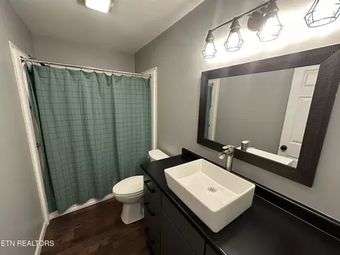 Bath - 298 Stapleton Rd, Ewing, VA 24248 photo 1 of 1