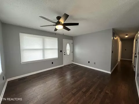 Living - 298 Stapleton Rd, Ewing, VA 24248 photo 2 of 3