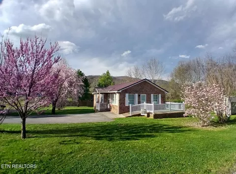 298 Stapleton Rd, Ewing, VA 24248