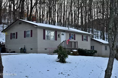 235 E Ashton Dr, Cumberland Gap, TN 37724