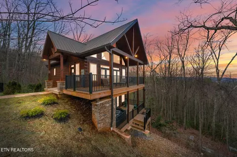 4370 Parkside Village Way, Sevierville, TN 37862