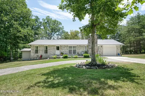 42 Choctaw Ln, Crossville, TN 38572