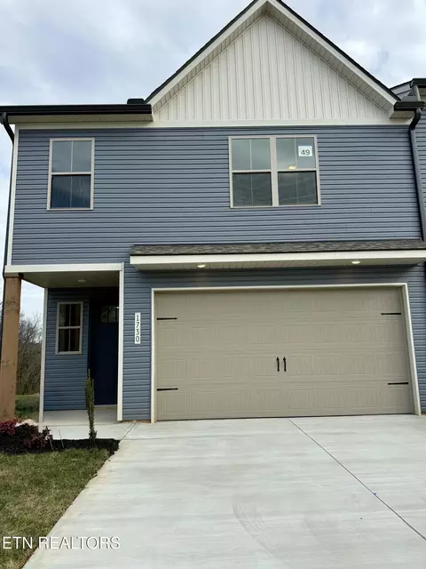 1730 Bennett Village Dr, Maryville, TN 37804
