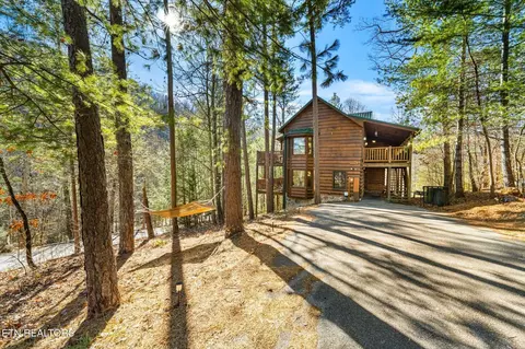 2801 Ridge Creek Cir, Sevierville, TN 37876