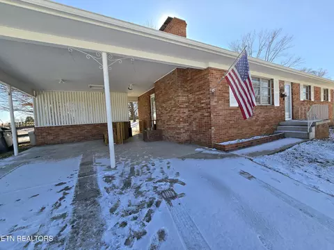 332 NW Murray Rd, Knoxville, TN 37912