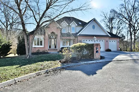 211 W Southwood Ln, Oak Ridge, TN 37830