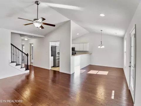 Living - 175 Stonefield Dr, Harrogate, TN 37752 photo 1 of 2