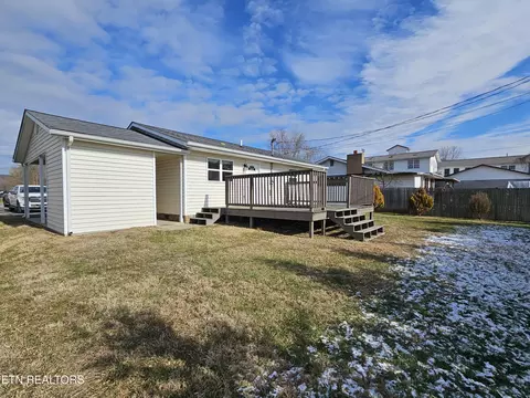 Exterior - 524 E Lothbury Ave, Middlesboro, KY 40965 photo 2 of 3
