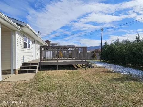 Exterior - 524 E Lothbury Ave, Middlesboro, KY 40965 photo 3 of 3