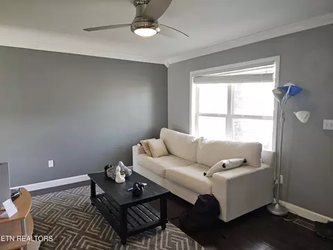 Living - 524 E Lothbury Ave, Middlesboro, KY 40965 photo 2 of 2