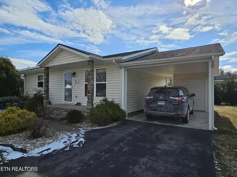Exterior - 524 E Lothbury Ave, Middlesboro, KY 40965 photo 1 of 3