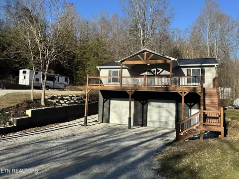 122 Satellite Ln, Jacksboro, TN 37757