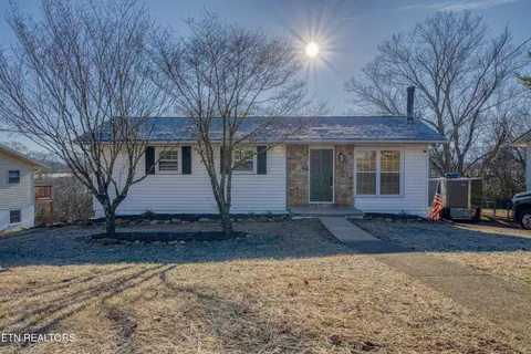 3522 Brookfield Ln, Maryville, TN 37803